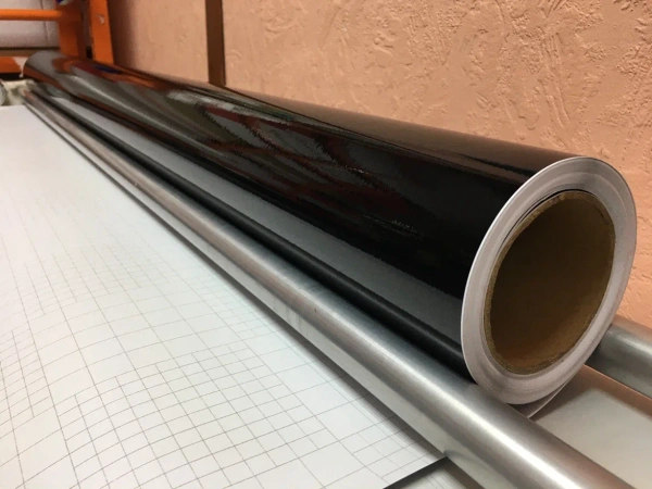 Пленка глянцевая черная с защитной пленкой 1,35*15м., 3-х сл.
