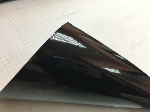 Пленка Черный глянец без защитки, с каналами (1,52*30м) 5 star