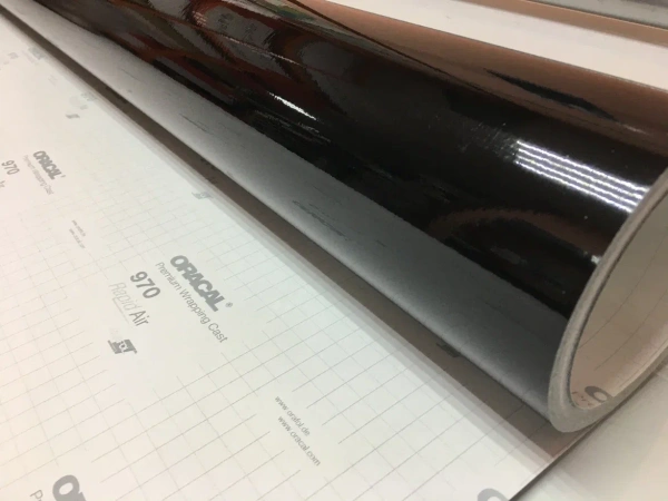 Черный глянец Oracal 970 с каналами, без защитки (GRA, 070, 50м, 1,52м.)