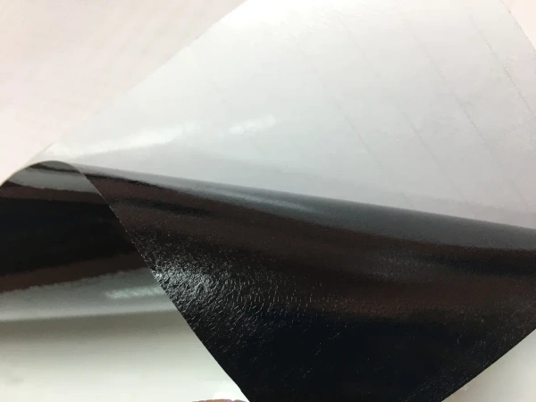 Пленка глянцевая черная с защитной пленкой 1,35*15м., 3-х сл.