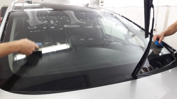 Пленка защитная SPECTROLL Windshield для стекол автомобиля (1,22м x 30м, 112 мкр.) Пленка защитная SPECTROLL Windshield для стекол автомобиля (1,22м x 30м, 112 мкр.)