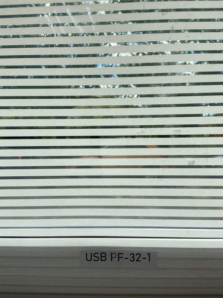 Декоративная пленка USB PF-32-1, полоса белая мат 10мм (1,52*30м.) вдоль