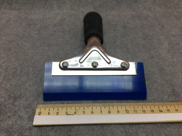 Металлическая выгонка с полиуретановой синей вставкой blue max(16*13см)