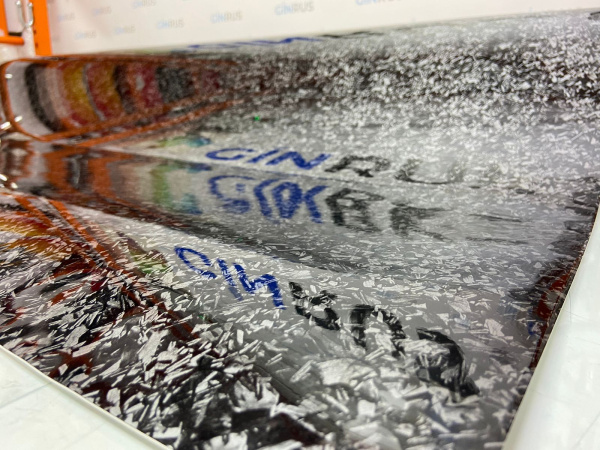 Пленка ПВХ Кованный карбон черный-серебро, GLOSSY TITANIUM SILVER FILM (1,52*18м.)