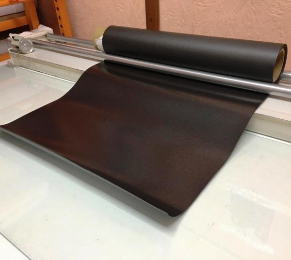 Магнитный винил без клея (0,7мм*620мм*30м)