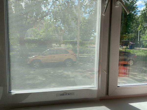 Декоративная пленка USB PF 14-1, полоса белая 4мм (1,52*30м.)