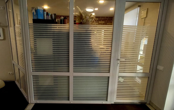 Декоративная пленка USB PF 28-1, полоса белая вертик. 30мм, вдоль рулона