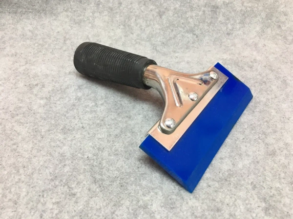 Металлическая выгонка с полиуретановой синей вставкой blue max(16*13см)