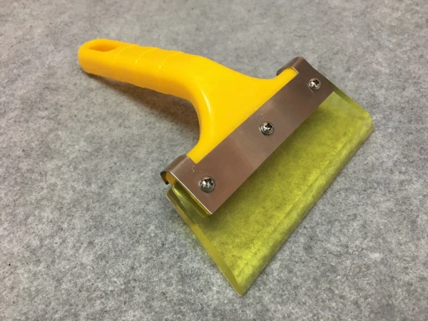 Выгонка, скребок/водосгон силиконовый (жесткий) желтый