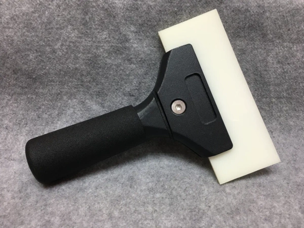 Выгонка с черной ручкой и синей/белой п/у вставкой 13см + с ключом