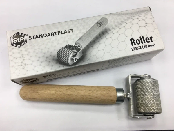 Валик прикаточный металлич., деревян ручка 40