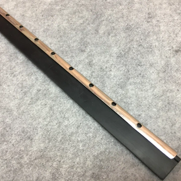 Кант металлический с резиной 24 см